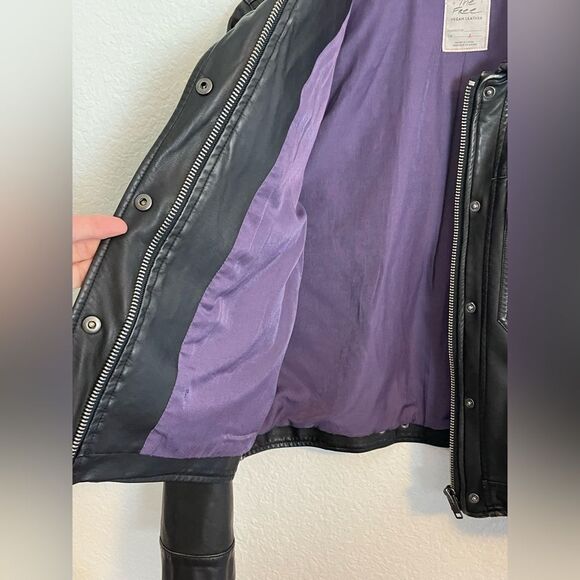 Free People Emma Shrunken Vegan Moto Jacket. 90’s Monica jacket from Friends. L - Picture 8 of 11